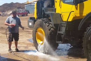 Heavy equipment cleaning